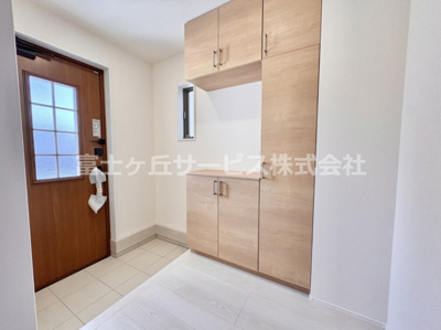 【玄関】 | 豊川市桜町2丁目 73期 新築一戸建て 3号棟 | きれいな玄関です