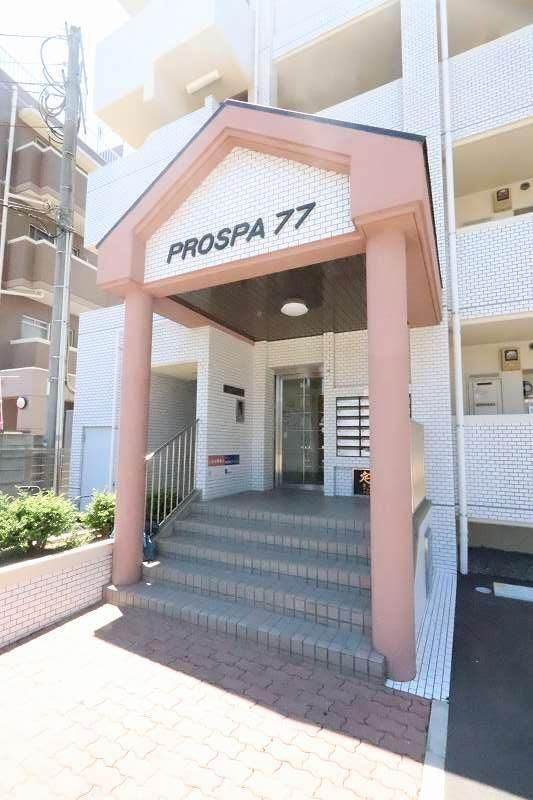 福岡市博多区三筑２丁目の賃貸マンションのエントランス