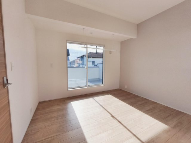 行田市持田4丁目　新築住宅の洋室