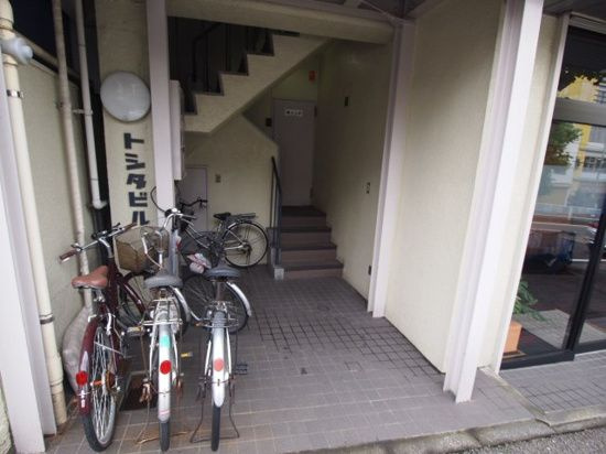 トシダビルのロビー