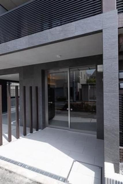 ルーチェ六義園のエントランス