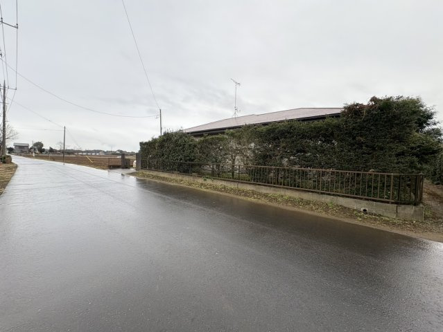 【前面道路含む現地写真】 | 鉾田市梶山　中古戸建