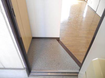 メゾンゼフィールの内装|玄関