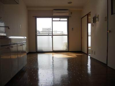 メゾンゼフィールの内装|玄関から