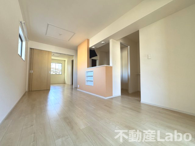 徳島市八万町柿谷のアパートの居間・リビング