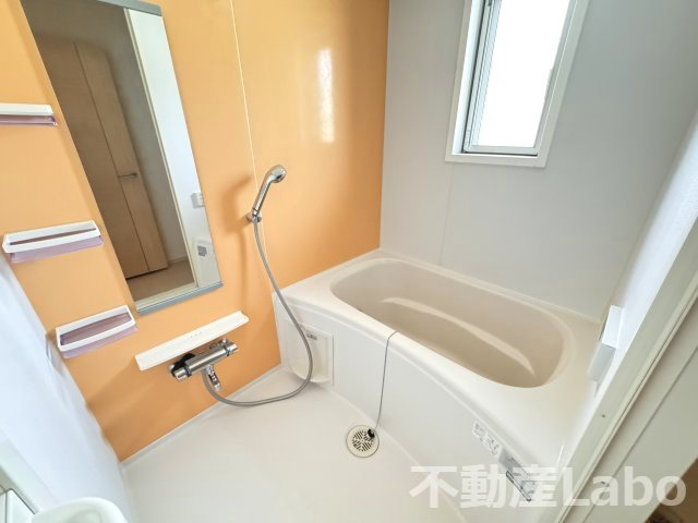 徳島市八万町柿谷のアパートの浴室