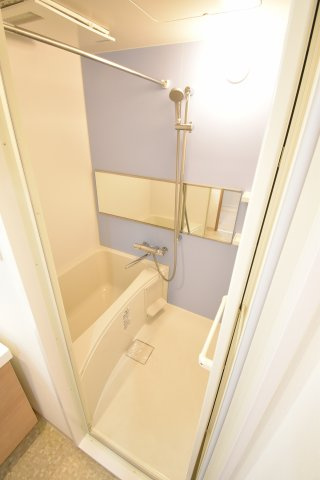 モノトーン難波の浴室