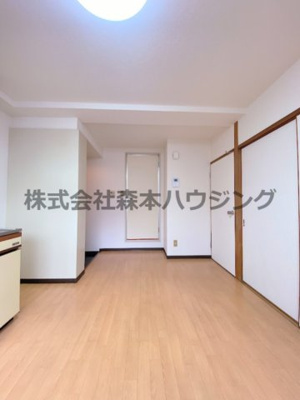 【居間・リビング】 | 　シティハイム上村 | 広々とした居間です