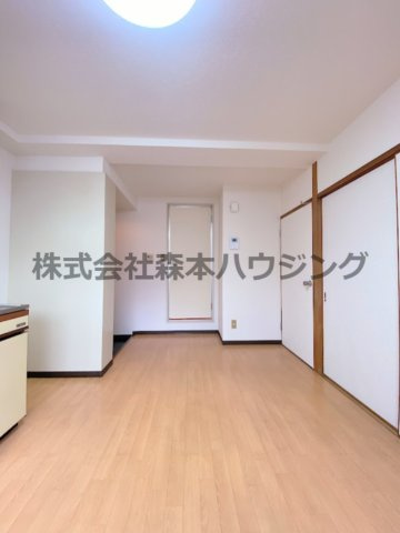 【居間・リビング】 | 　シティハイム上村 | 広々とした居間です