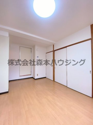 【居間・リビング】 | 　シティハイム上村 | こちらの居間で趣味の時間をお楽しみください