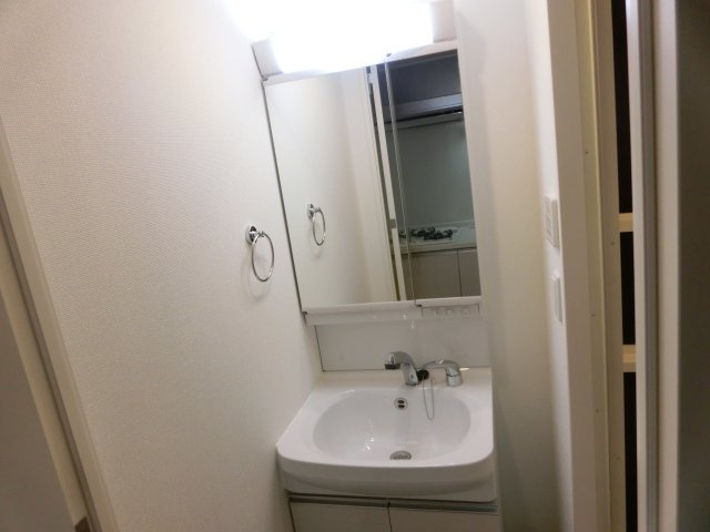 レジュールアッシュ難波ＭＩＮＡＭＩⅡの独立洗面台