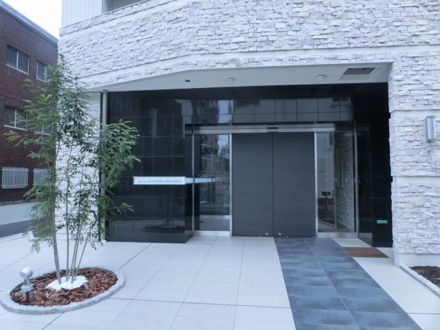 レジュールアッシュ難波ＭＩＮＡＭＩⅡのエントランス