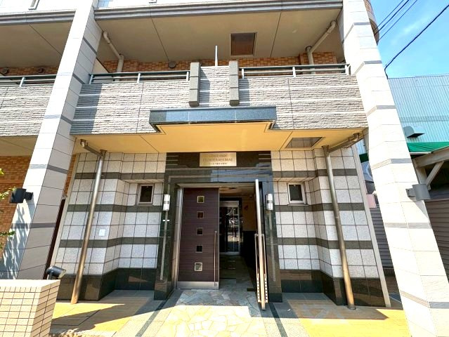 シェモア藤井寺駅前のエントランス