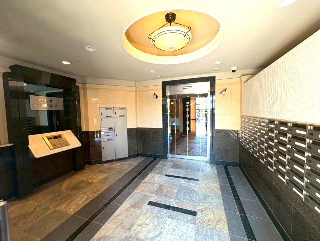 シェモア藤井寺駅前のロビー