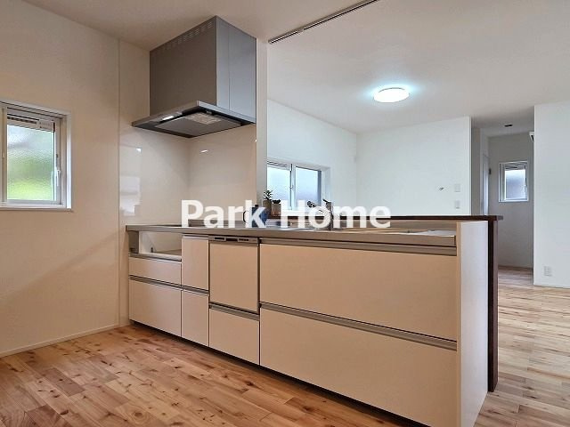 高知市横浜西町　新築戸建ての前面道路含む現地写真