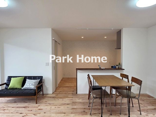 高知市横浜西町　新築戸建ての前面道路含む現地写真