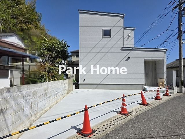 高知市横浜西町　新築戸建ての駐車場|駐車スペース…軽自動車含む2台可能です。