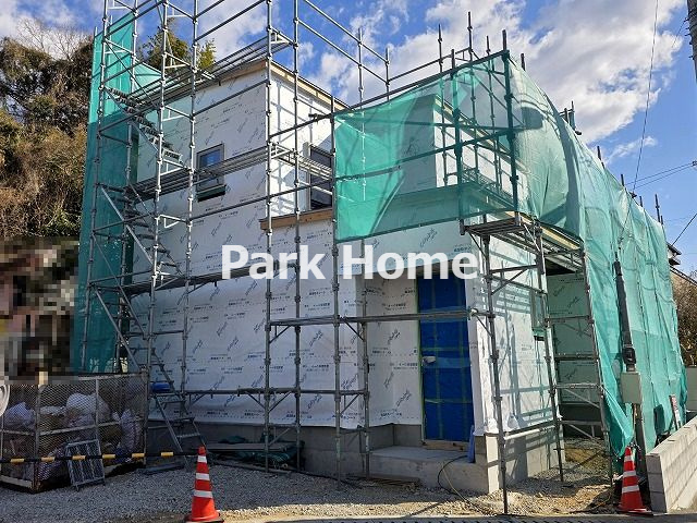 高知市横浜西町　新築戸建ての前面道路含む現地写真