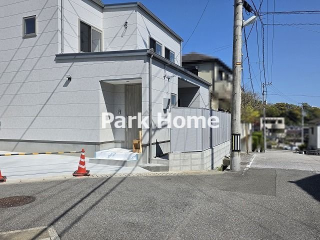 高知市横浜西町　新築戸建ての前面道路含む現地写真