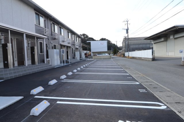 クレセントⅠの駐車場