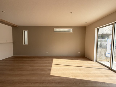 【居間・リビング】 | 那覇市宮城（全4棟）1・4号棟 | 4号棟　LDK18帖♪リビング階段♪キッチンはオシャレな折下げ天井♪