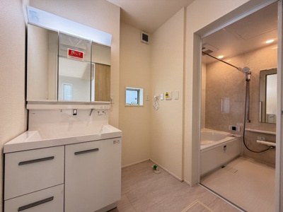 【独立洗面台】 | 那覇市宮城（全4棟）1・2・4号棟 | 2号棟　三面鏡付き洗髪洗面化粧台♪