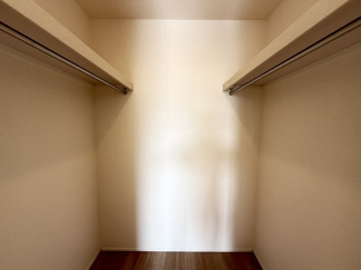 【収納】 | 那覇市宮城（全4棟）1・2・4号棟 | 2号棟　洋室7帖＋WIC＋収納付き♪