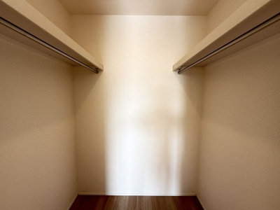 【収納】 | 那覇市宮城（全4棟）1・4号棟 | 4号棟　洋室7.5帖＋WIC付き♪（WIC×2部屋）