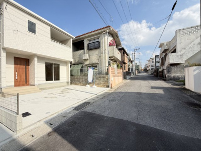 【外観】 | 那覇市宮城（全4棟）1・2・4号棟 | 2号棟　並列駐車2台完備♪