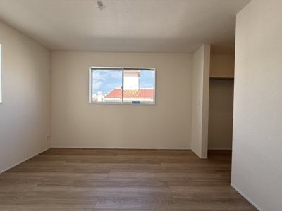 【洋室】 | 那覇市宮城（全4棟）1・4号棟 | 4号棟　洋室56帖＋WIC付き♪（WIC×2部屋）