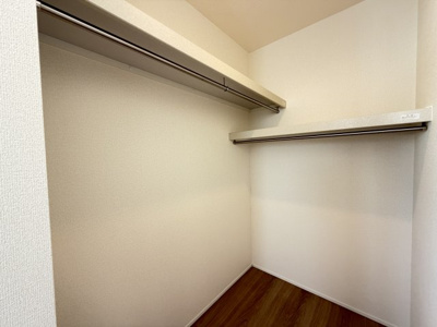 【収納】 | 那覇市宮城（全4棟）1・2・4号棟 | 2号棟　洋室5.25帖＋CL付き♪