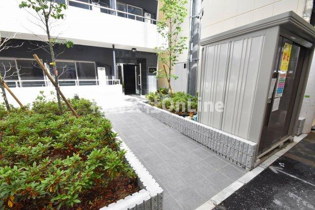 八尾市本町５丁目の賃貸マンションのエントランス