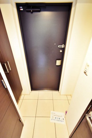 エスレジデンス難波ヴィアーレの玄関