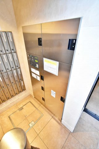 エスレジデンス難波ヴィアーレの玄関