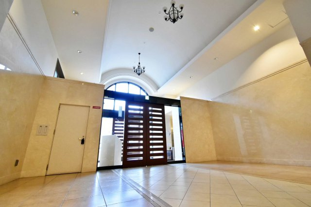 エスレジデンス難波ヴィアーレのロビー