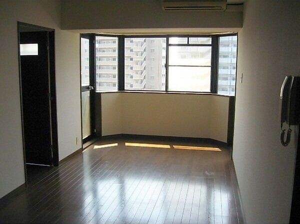 マンシオン・タイラの居間・リビング