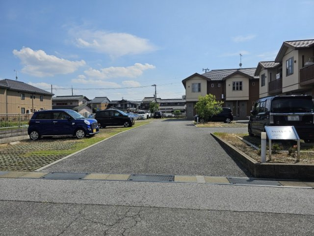 キャッスル　ヴィラの駐車場