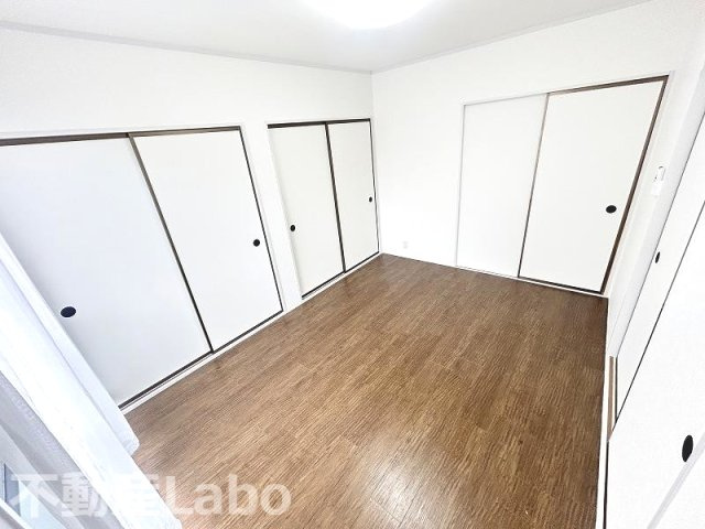 徳島市八万町新貝のアパートの洋室