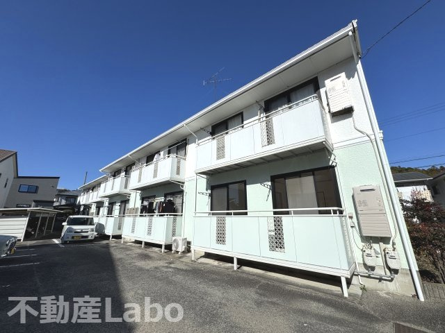 徳島市八万町新貝のアパートの駐車場