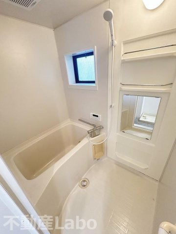 徳島市八万町新貝のアパートの浴室