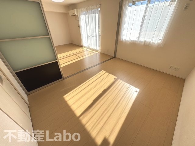 徳島市八万町新貝のアパートの洋室