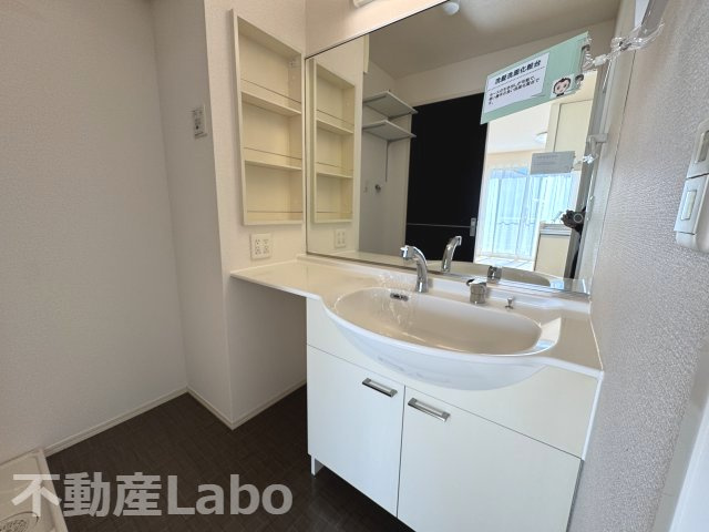 徳島市八万町新貝のアパートの洗面所