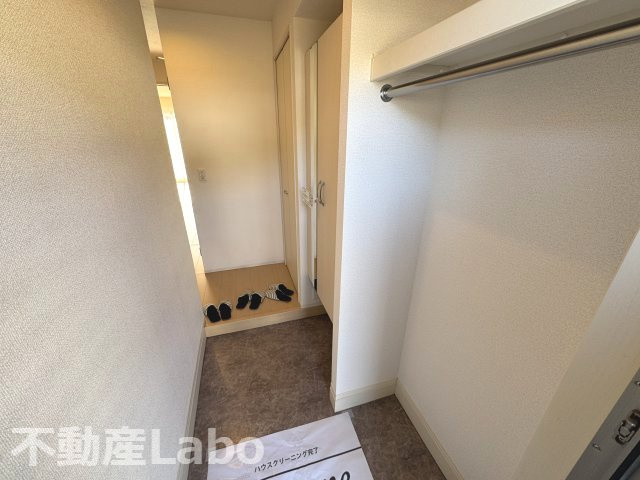 徳島市八万町新貝のアパートの玄関