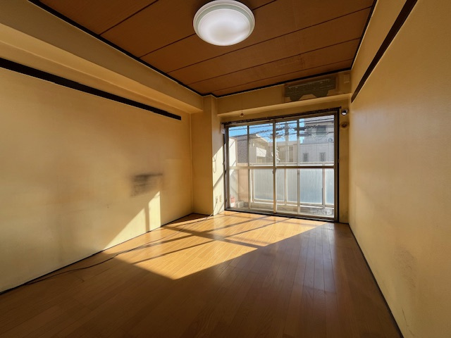 【中古マンション】鶴ヶ島ダイヤハイツの洋室|リビング隣5.9帖洋室です！