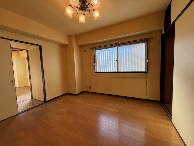 【中古マンション】鶴ヶ島ダイヤハイツの洋室|5.1帖洋室です