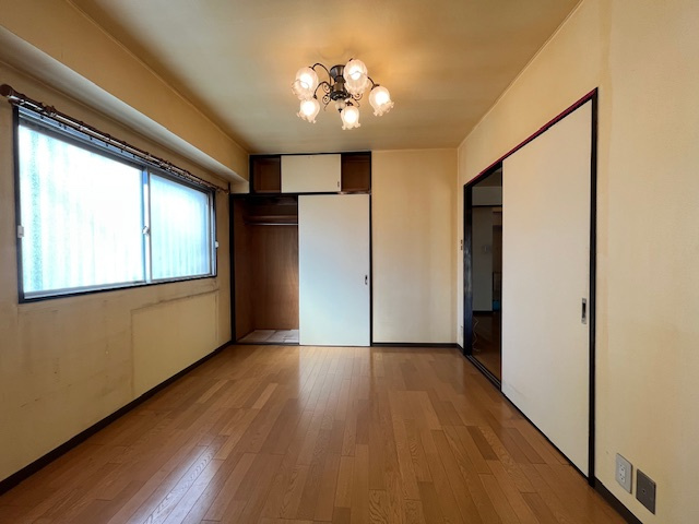 【中古マンション】鶴ヶ島ダイヤハイツの洋室|同じく5.1帖洋室です☆