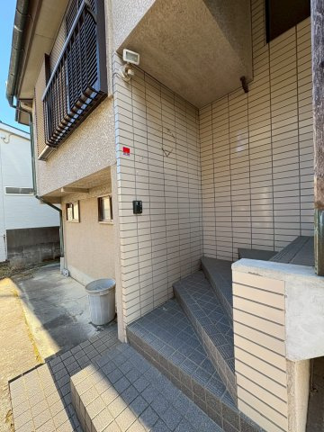 小田原市城山２丁目の店舗事務所のエントランス