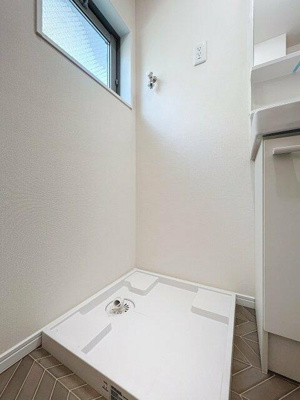 【設備】 | レジデンス梅島 | 室内洗濯機置場 