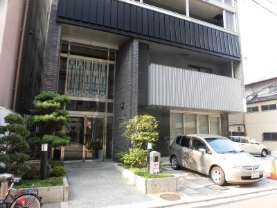 エテルノポッソの駐車場