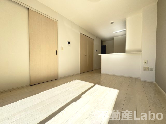 徳島市八万町新貝のアパートの居間・リビング